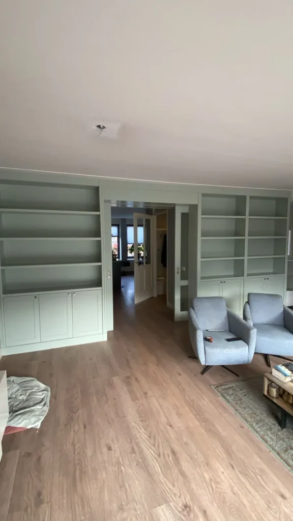 Het resultaat bij Kastenwand en woonkamer